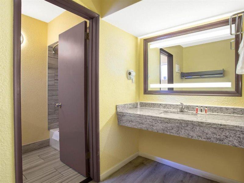Days Inn By Wyndham Airport - فينيكس المظهر الخارجي الصورة