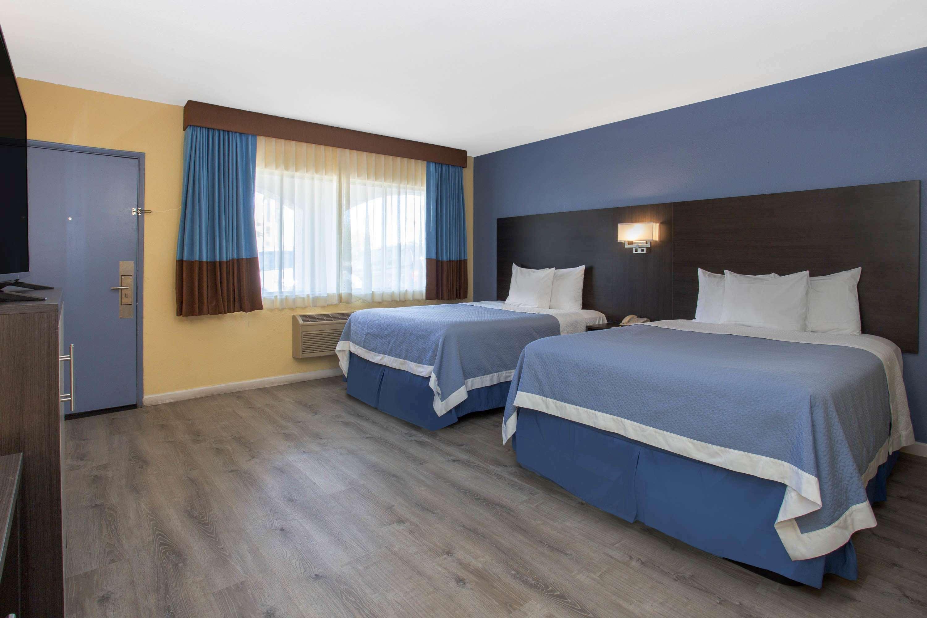 Days Inn By Wyndham Airport - فينيكس المظهر الخارجي الصورة