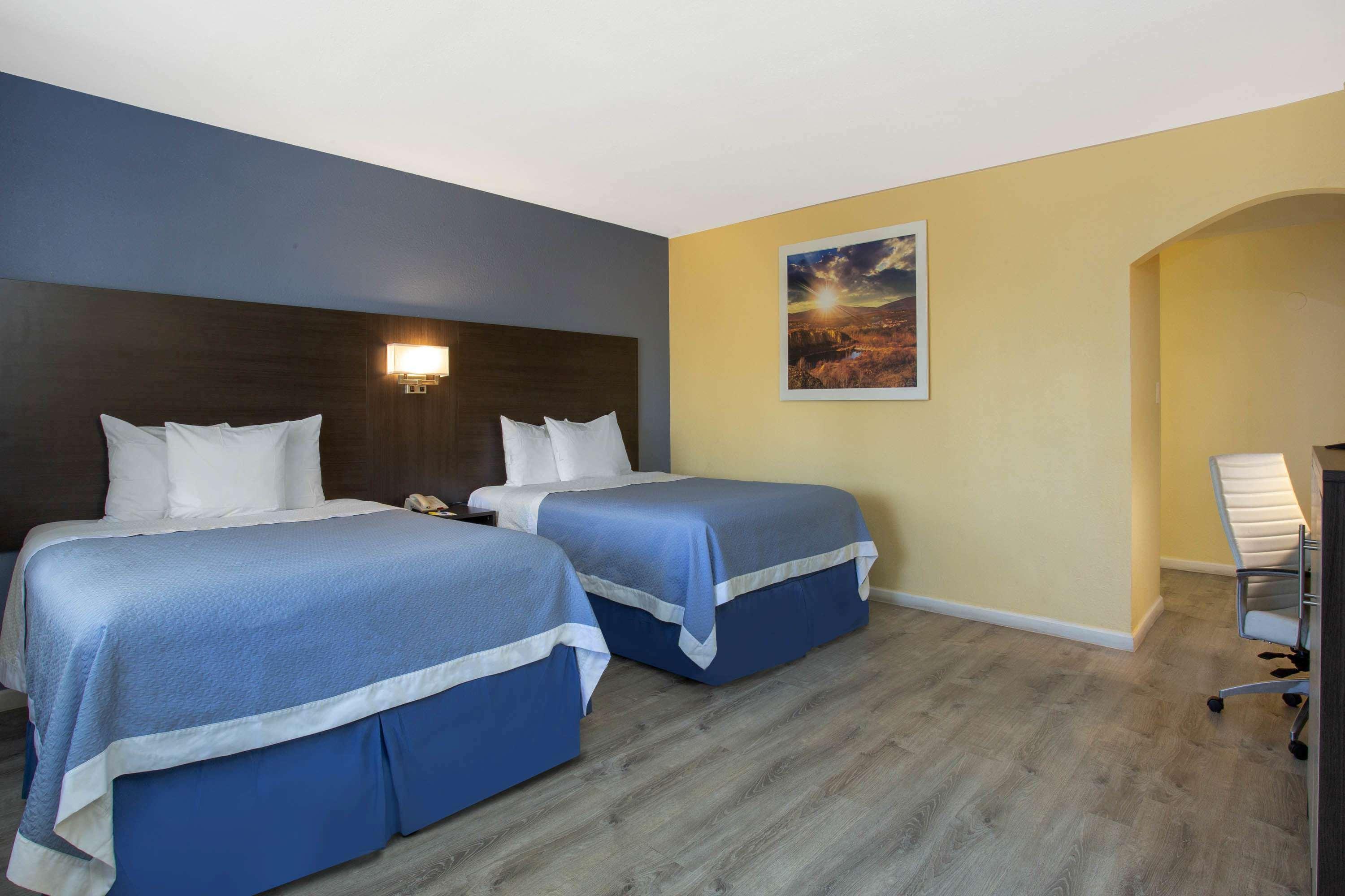 Days Inn By Wyndham Airport - فينيكس المظهر الخارجي الصورة