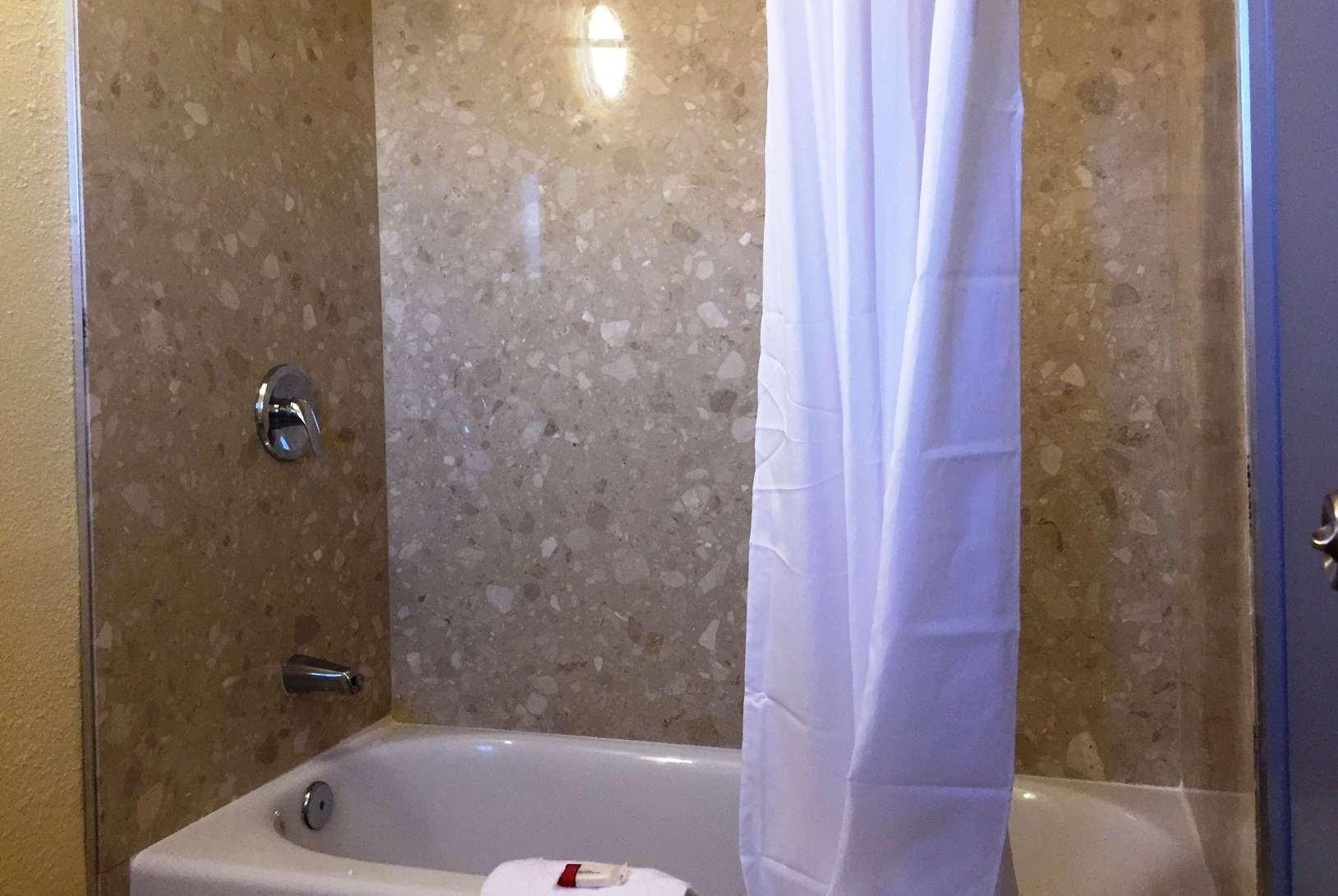 Days Inn By Wyndham Airport - فينيكس المظهر الخارجي الصورة