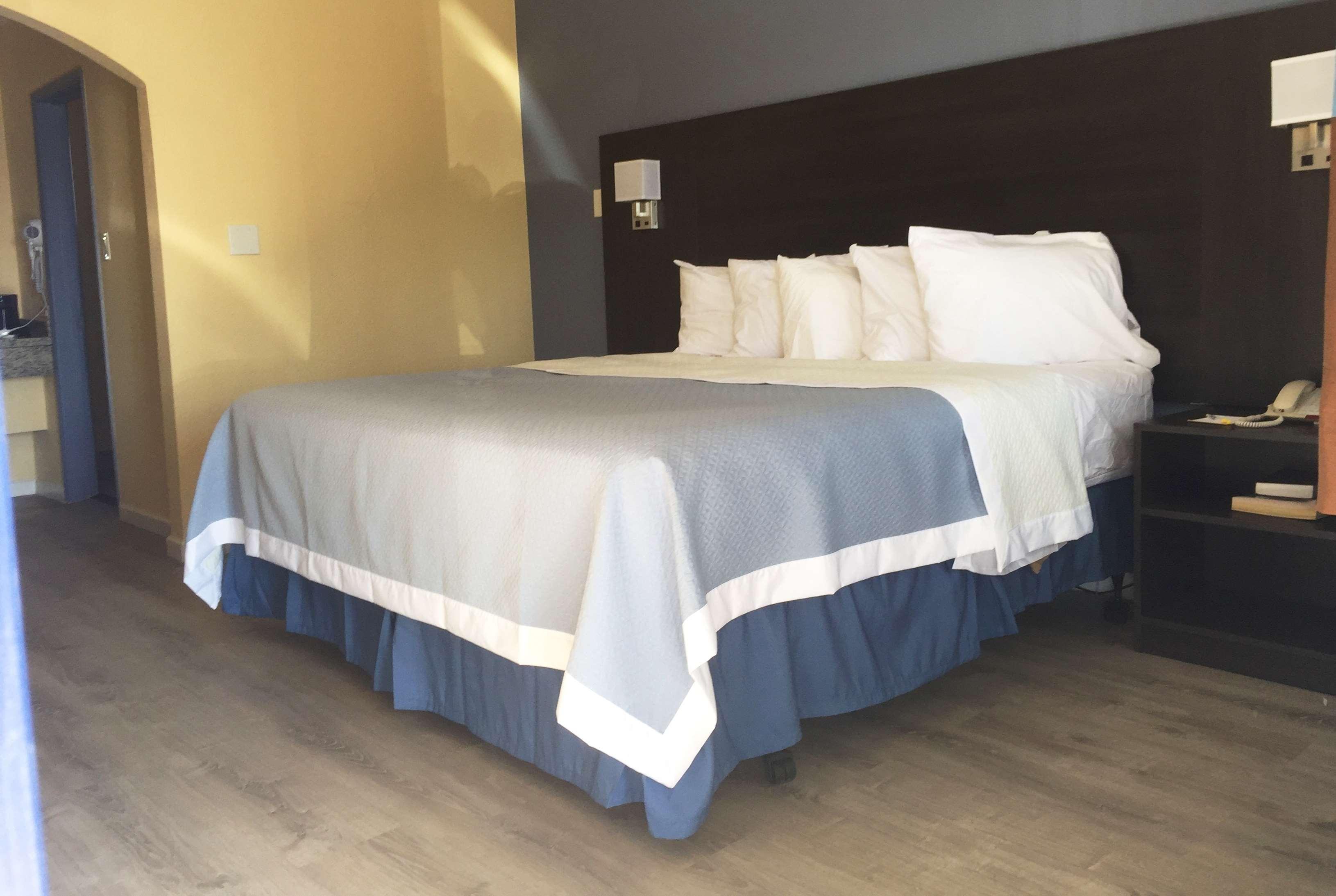 Days Inn By Wyndham Airport - فينيكس المظهر الخارجي الصورة