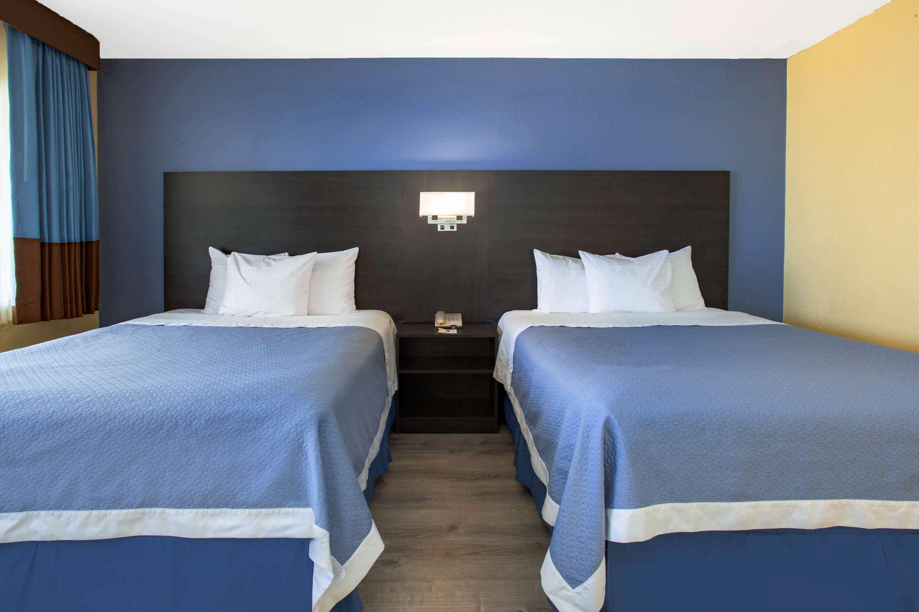 Days Inn By Wyndham Airport - فينيكس المظهر الخارجي الصورة